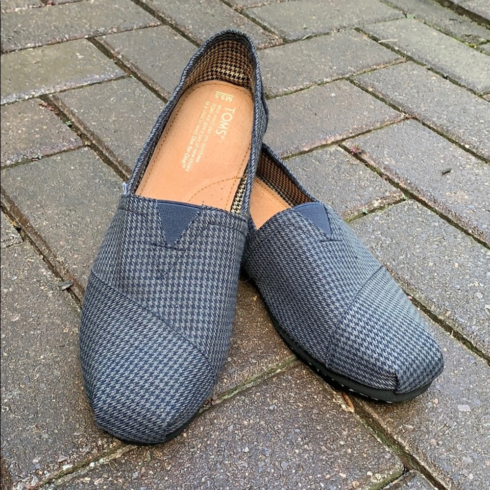 Tom's Canvas Slip On Flats
